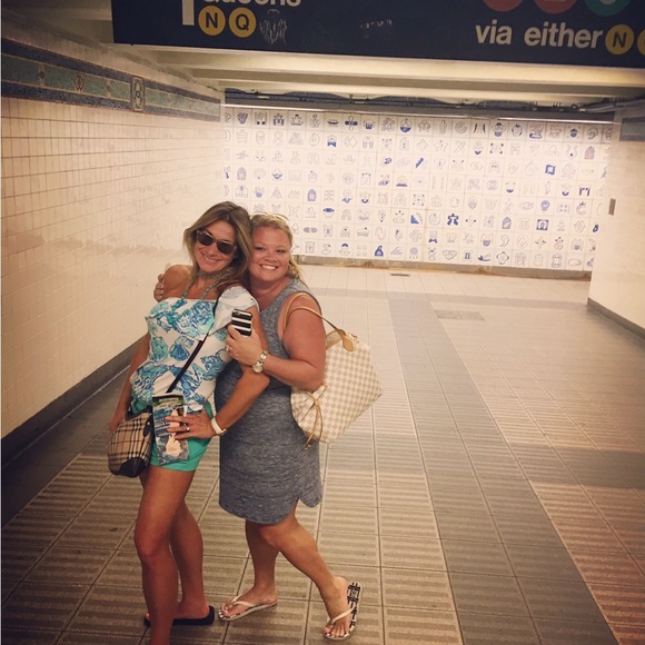 Lilly Pulitzer one shoulder ruffle top size small - Picture 6 of 6